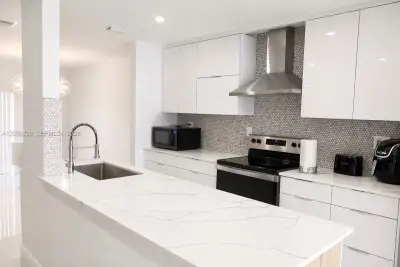 8224 NW 9th Ct #3, Plantation: photo 1 of 31
