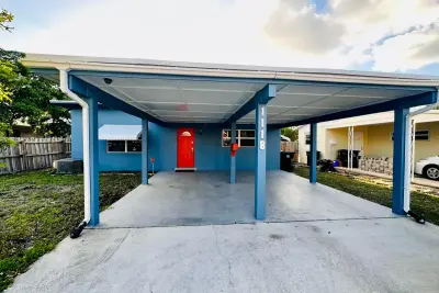 1118 N E St, Lake Worth Beach: photo 1 of 17
