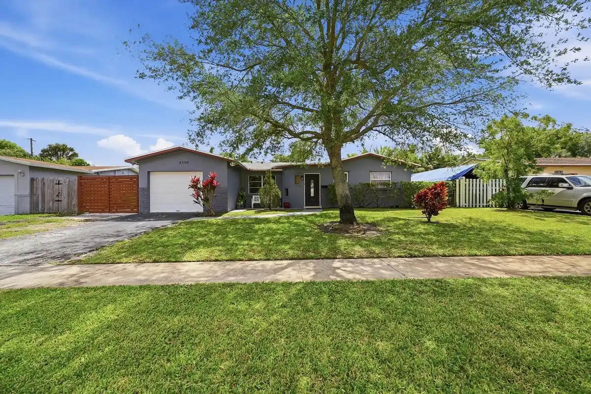 2350 NW 60th Ave, Sunrise: photo 1 of 30