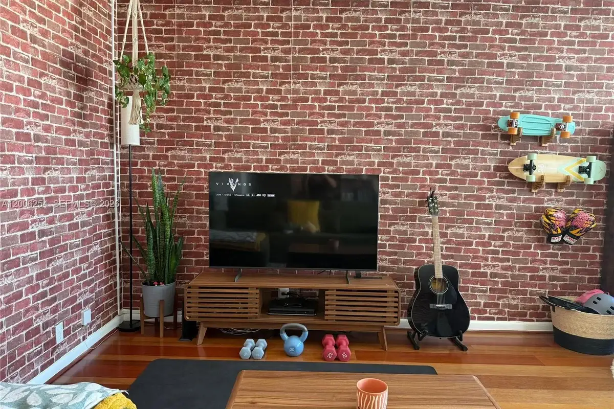 1000 West Ave #1105, Miami Beach: photo 1 of 8