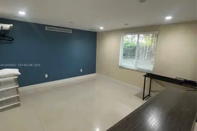 9945 SW 164th Ter #1, Miami: photo 1 of 8