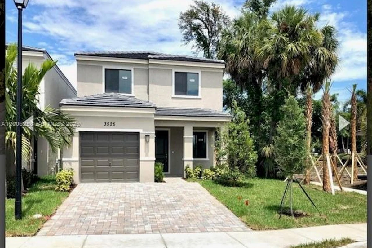 3525 NW 1st St, Pompano Beach: photo 1 of 13