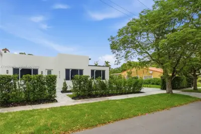 5735 SW 12th St, West Miami: photo 1 of 34