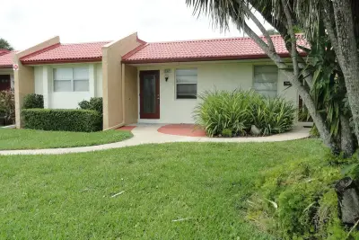117 Golden River Dr, West Palm Beach: photo 1 of 23