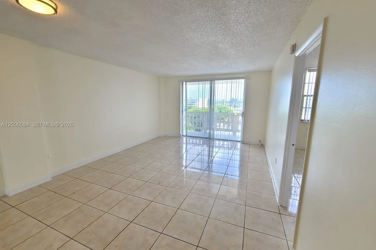 15600 NW 7th Ave #709, Miami: photo 1 of 16