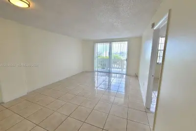 15600 NW 7th Ave #709, Miami: photo 1 of 16