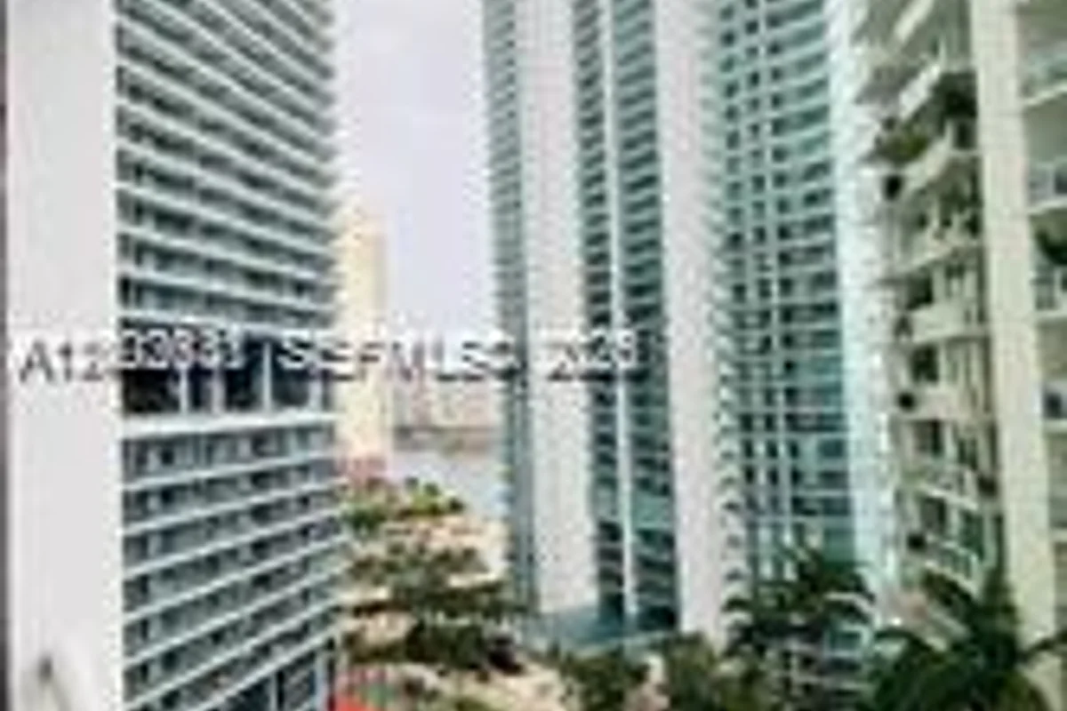 170 SE 14th St #1504, Miami: photo 1 of 11