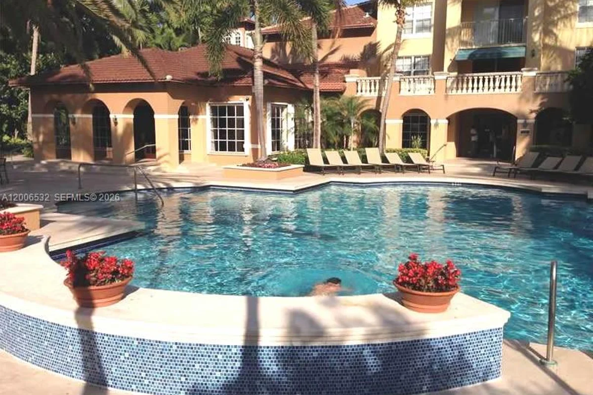 19999 E Country Club Dr #1303, Aventura: photo 1 of 22