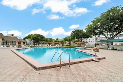 4000 NW 44th Ave #306, Lauderdale Lakes: photo 1 of 48
