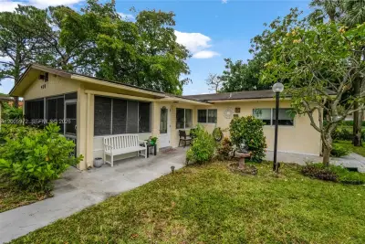 410 SW Natura Ave, Deerfield Beach: photo 1 of 46