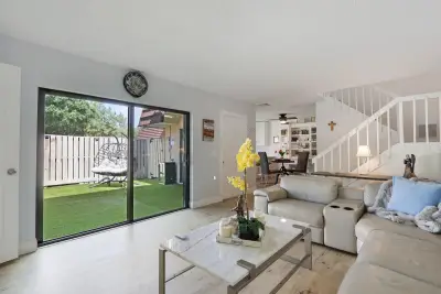 1614 16th Ln, Palm Beach Gardens: photo 1 of 28