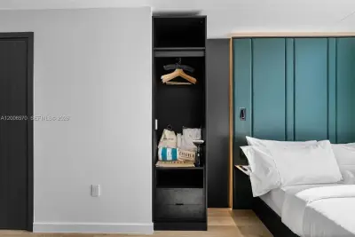 20 NE 11th St #4012A, Miami: photo 1 of 19