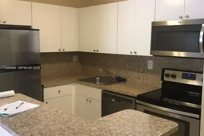 7200 NW 179th St #302, Hialeah: photo 1 of 5