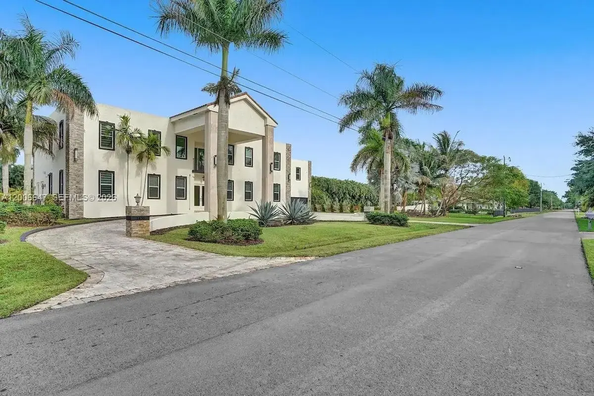 1430 NW 114th Ave, Plantation: photo 1 of 99
