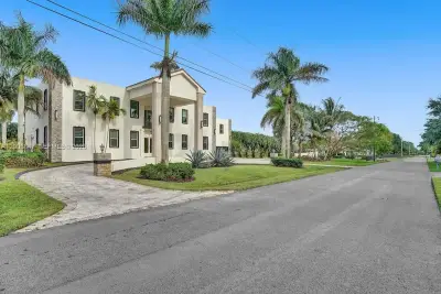 1430 NW 114th Ave, Plantation: photo 1 of 99