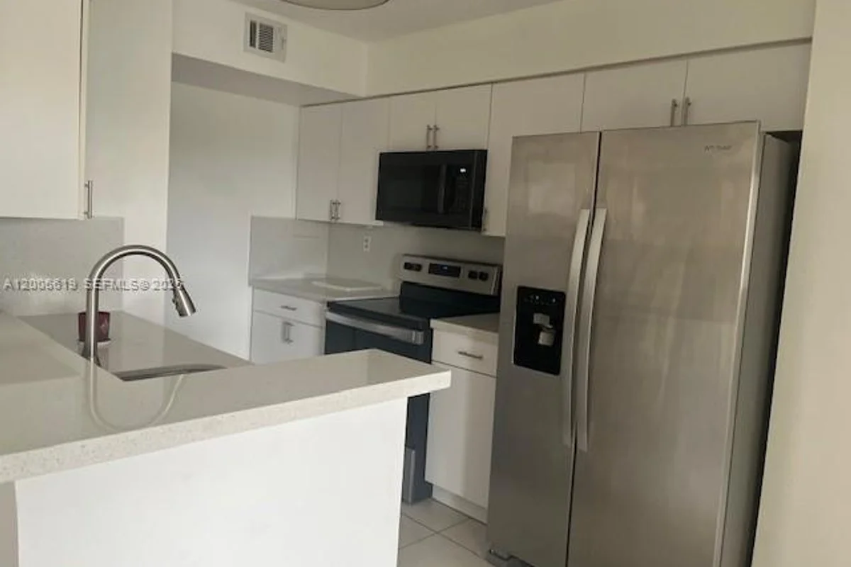15231 SW 80th St #503, Miami: photo 1 of 9