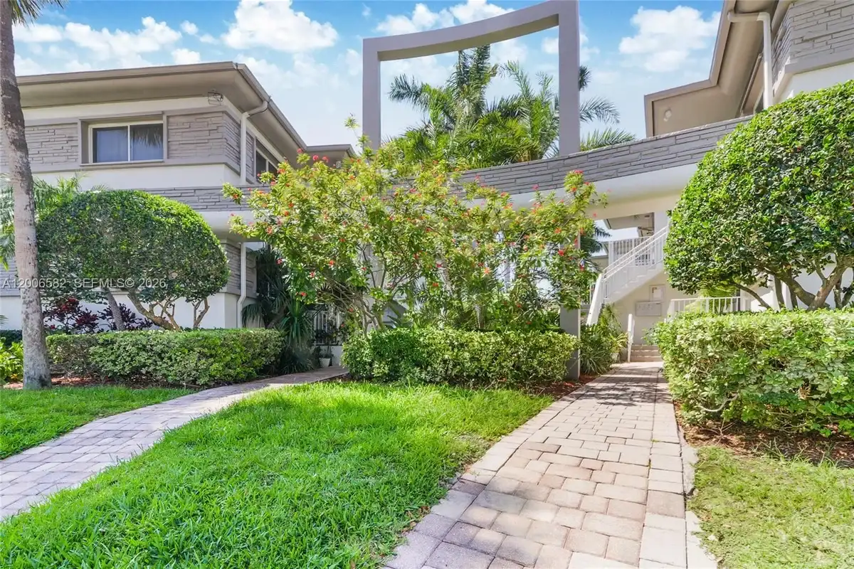 1142 99th St #24, Bay Harbor Islands: photo 1 of 15