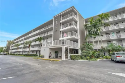 4800 Hillcrest Ln #207, Hollywood: photo 1 of 36