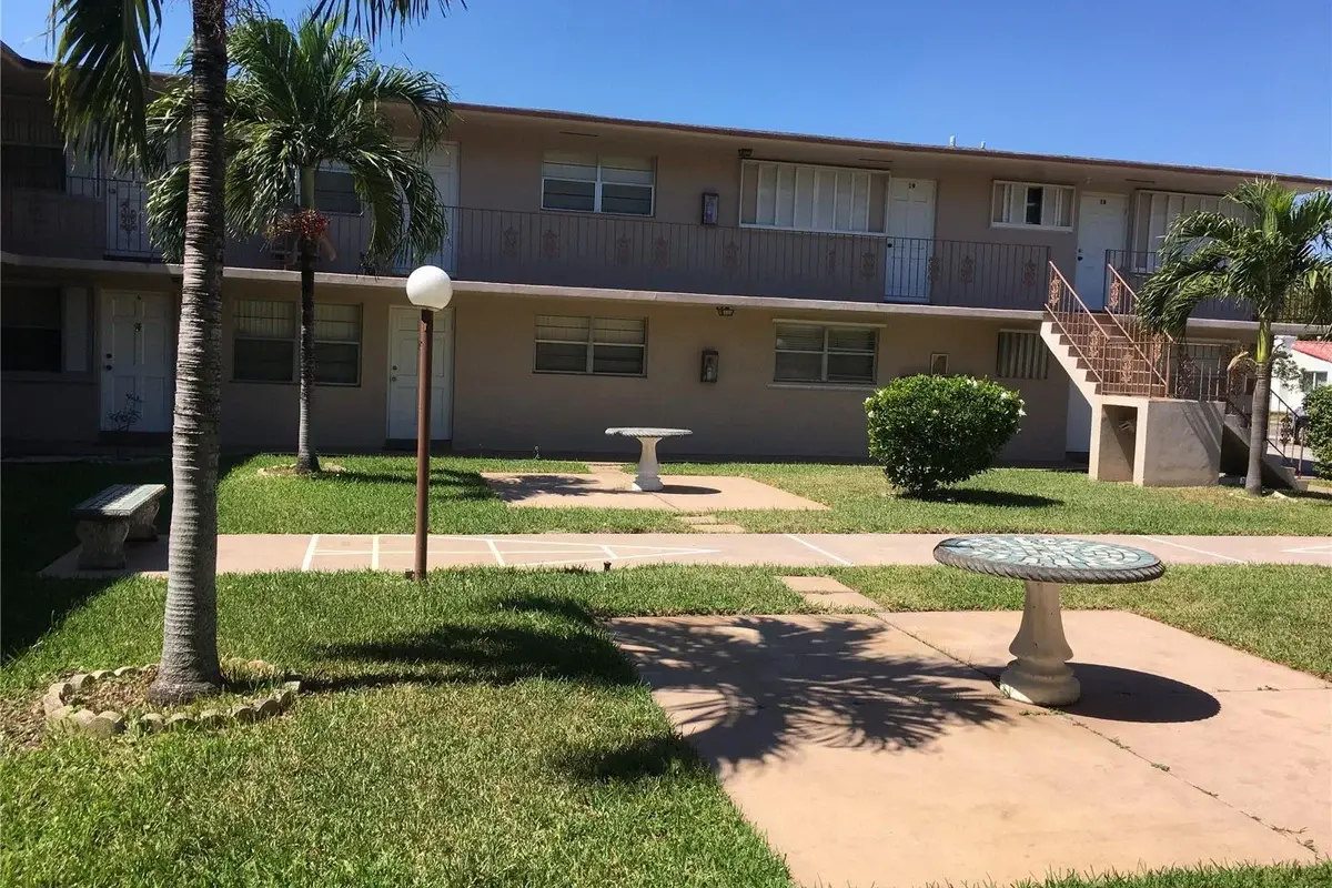 1710 Mckinley St #5, Hollywood: photo 1 of 16
