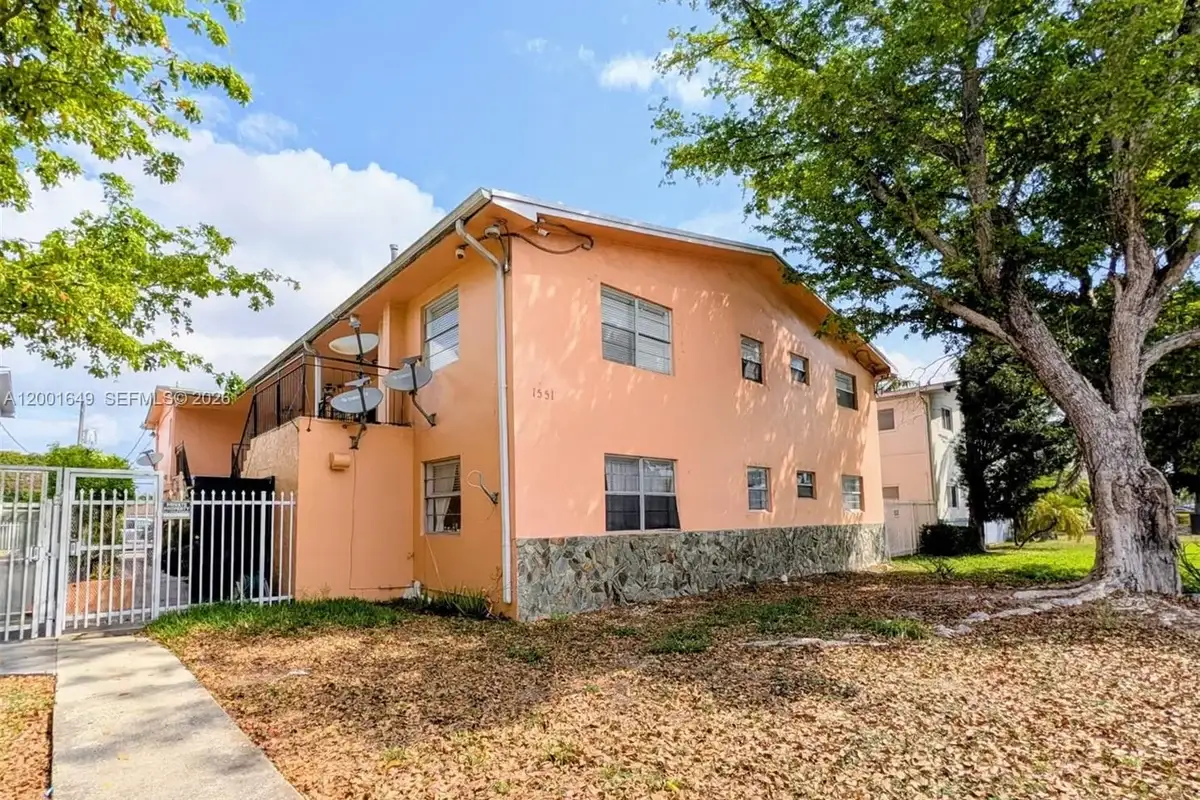 1551 NE 8th St #8, Homestead: photo 1 of 8