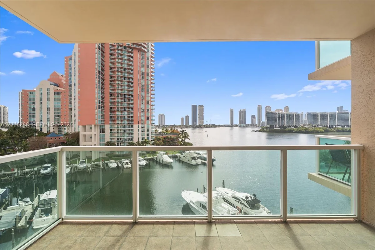 3330 NE 190th St #712, Aventura: photo 1 of 38