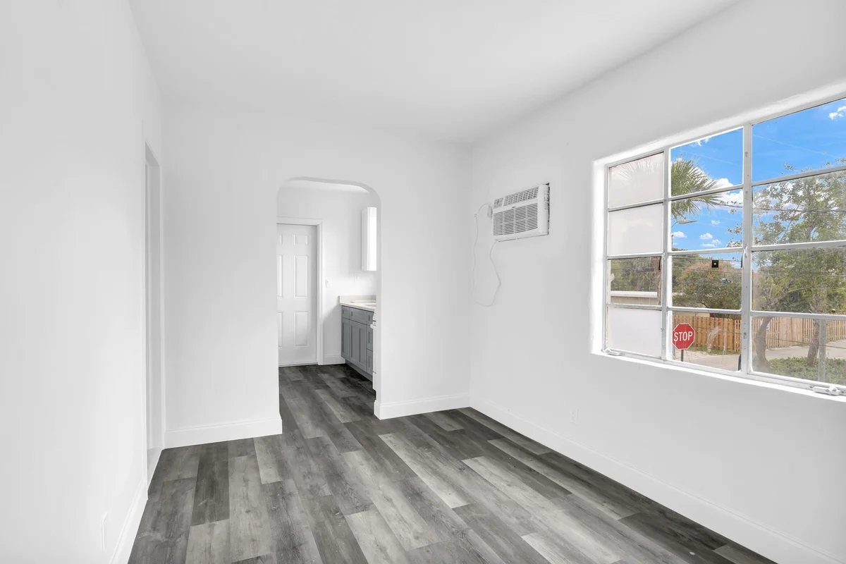 820 N Dixie Hwy #4, Lake Worth Beach: photo 1 of 29