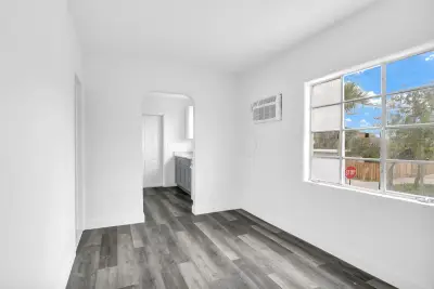 820 N Dixie Hwy #4, Lake Worth Beach: photo 1 of 29