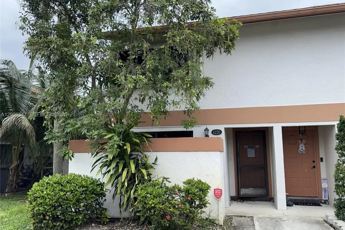 4220 SW 71st Way, Davie: photo 1 of 10