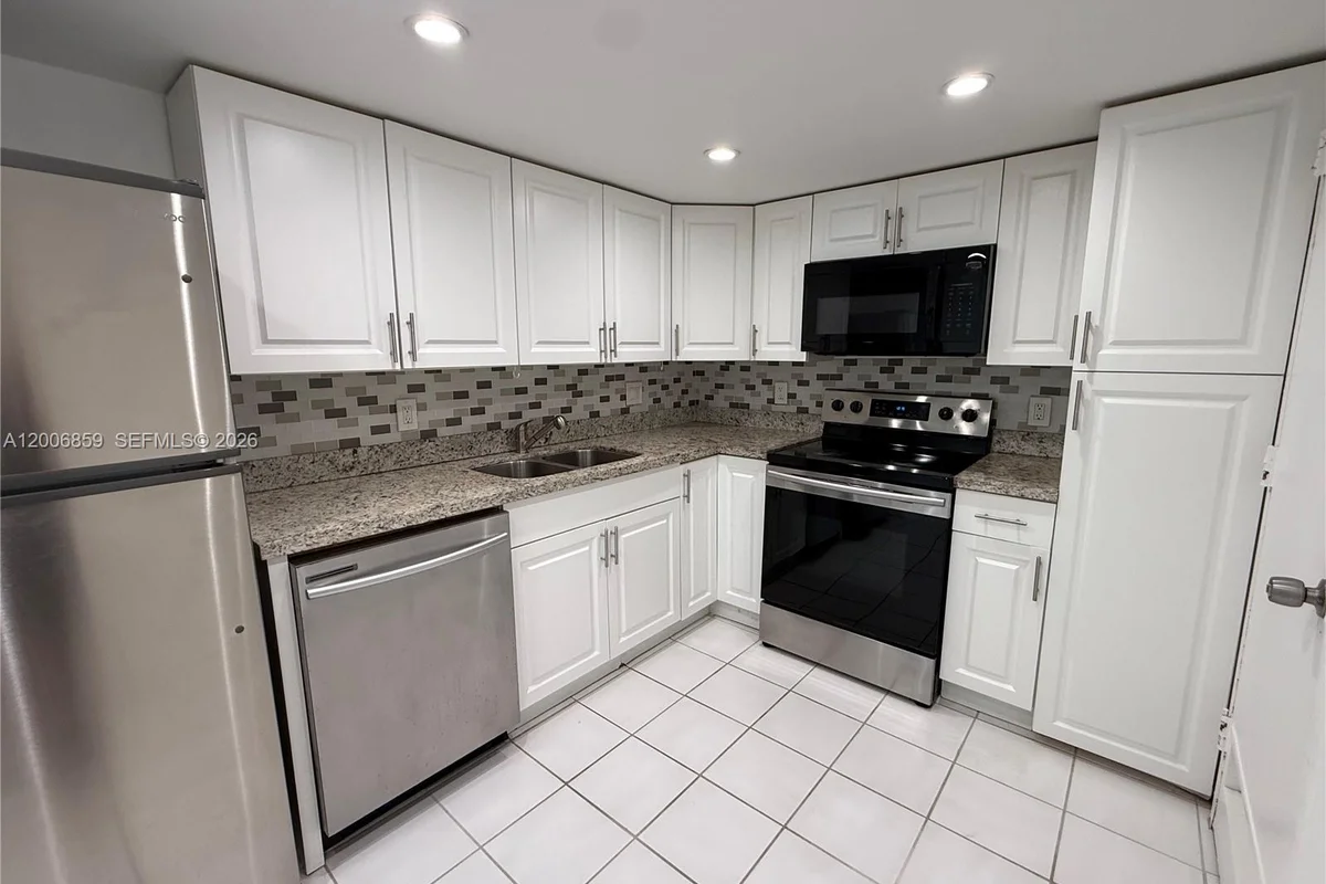 400 Kings Point Dr #608, Sunny Isles Beach: photo 1 of 22