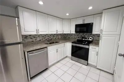 400 Kings Point Dr #608, Sunny Isles Beach: photo 1 of 22
