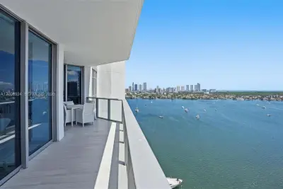 17301 Biscayne Blvd #1905, North Miami Beach: photo 1 of 36