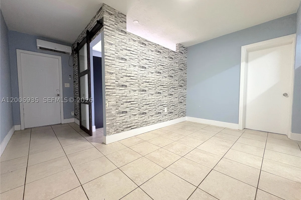 1815 Mckinley St #9, Hollywood: photo 1 of 9