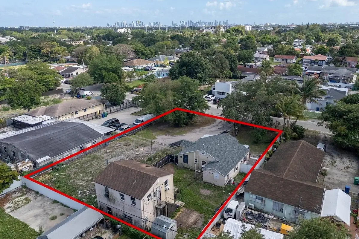 3035 NW 93rd St, Miami: photo 1 of 33