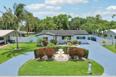 1360 SW 32nd St, Fort Lauderdale: photo 1 of 58