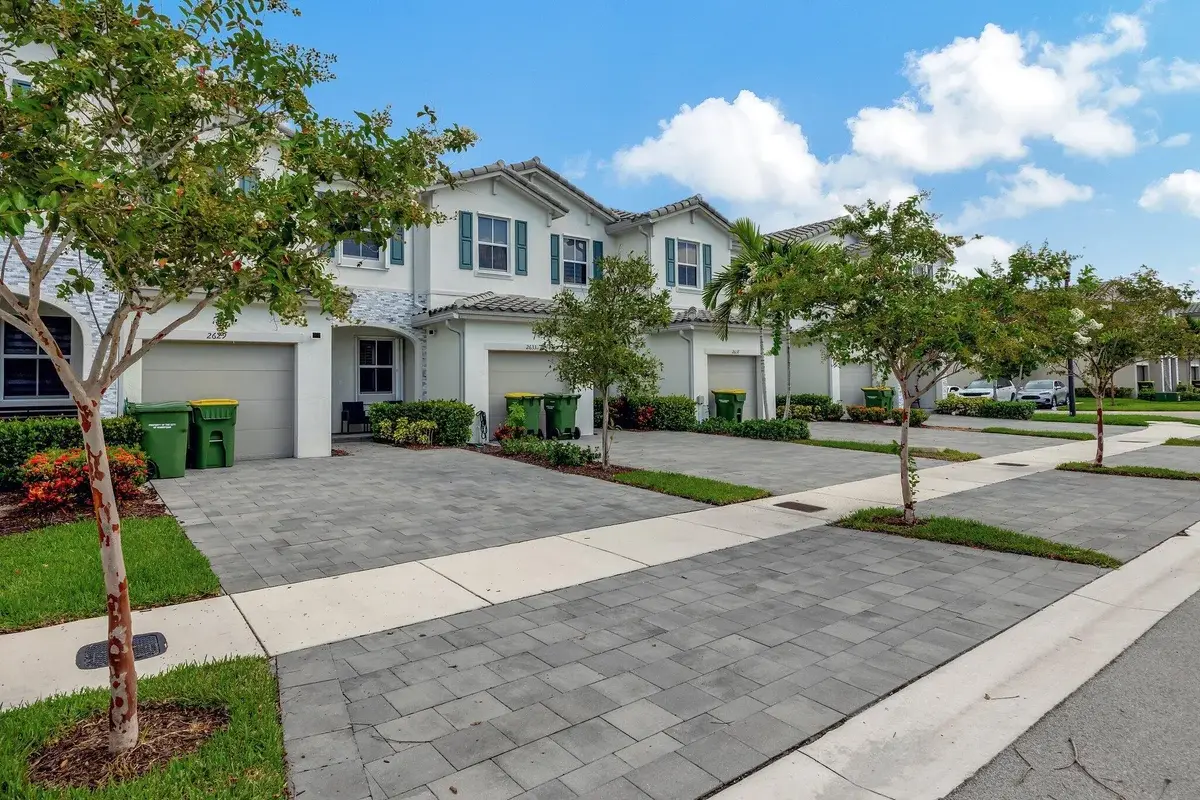 2629 SE 13th St, Homestead: photo 1 of 23
