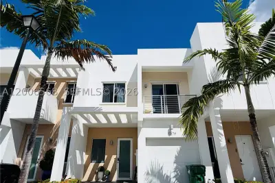 10279 NW 72nd St, Doral: photo 1 of 23