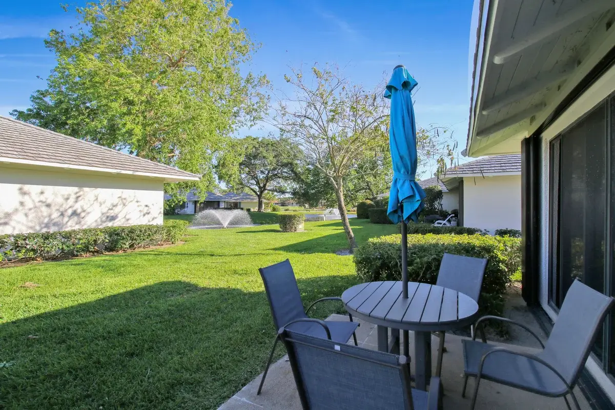 811 Club Dr, Palm Beach Gardens: photo 1 of 20
