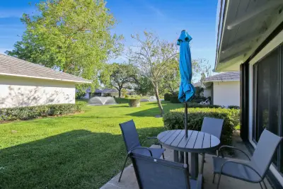 811 Club Dr, Palm Beach Gardens: photo 1 of 20
