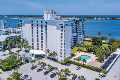 3800 Washington Rd #1208, West Palm Beach: photo 1 of 10