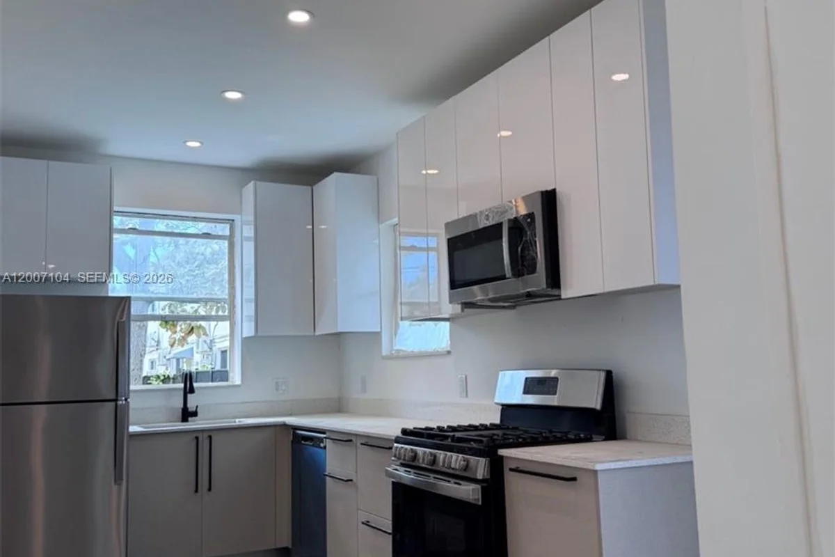 Apartment in Miami Beach: photo 1 of 7