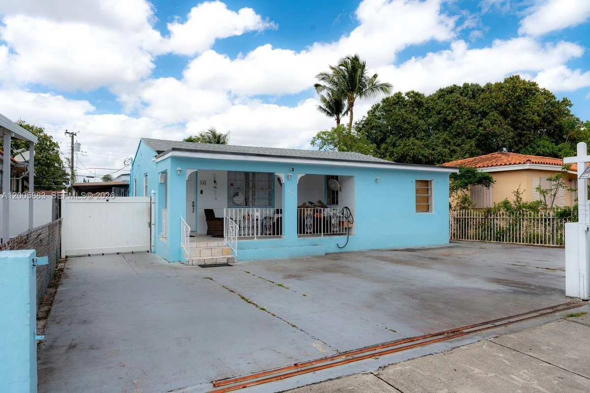 141 E 16th St, Hialeah: photo 1 of 11