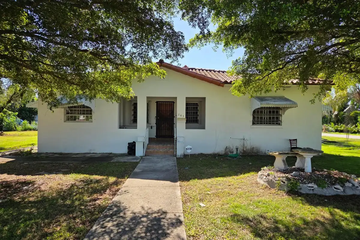145 SW 3rd Ave, Florida City: photo 1 of 33