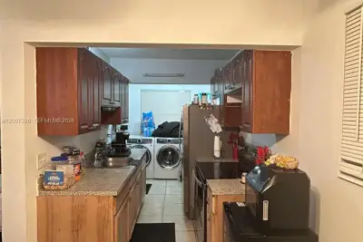 1100 NE 1st Ct #104, Hallandale Beach: photo 1 of 18
