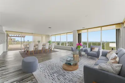 2000 NE 135th St #PH, North Miami: photo 1 of 30