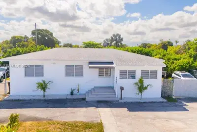 5290 Palm Ave, Hialeah: photo 1 of 25