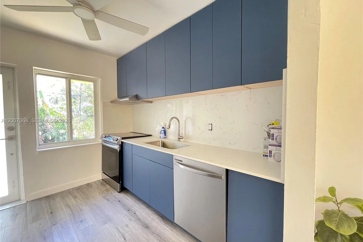 Townhouse in Fort Lauderdale: photo 1 of 15