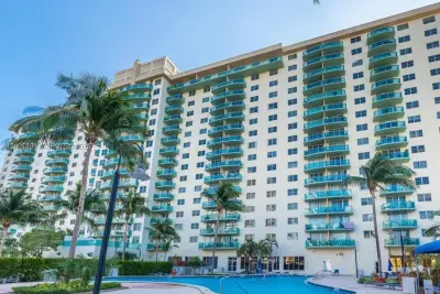 19380 Collins Ave #805, Sunny Isles Beach: photo 1 of 15