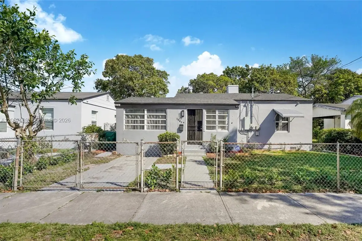 1283 NW 45th St, Miami: photo 1 of 12