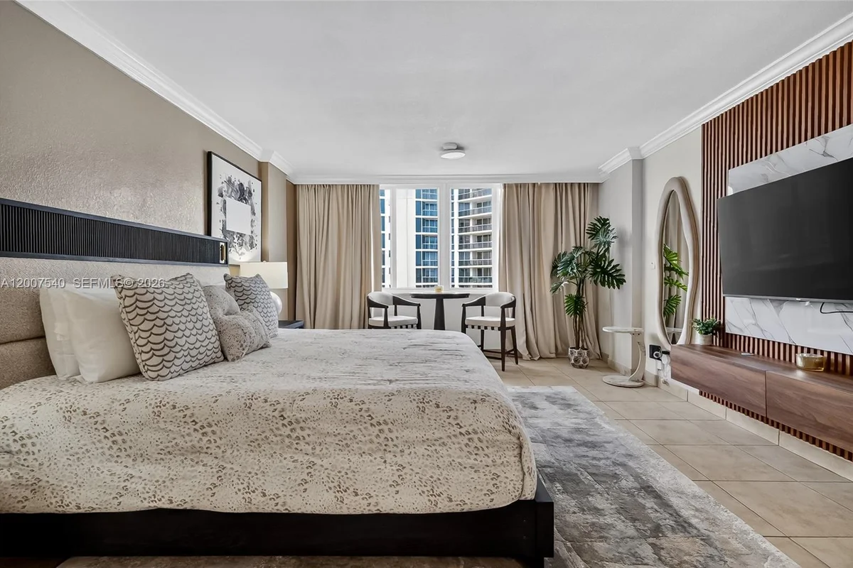 19201 Collins Ave #1123, Sunny Isles Beach: photo 1 of 47