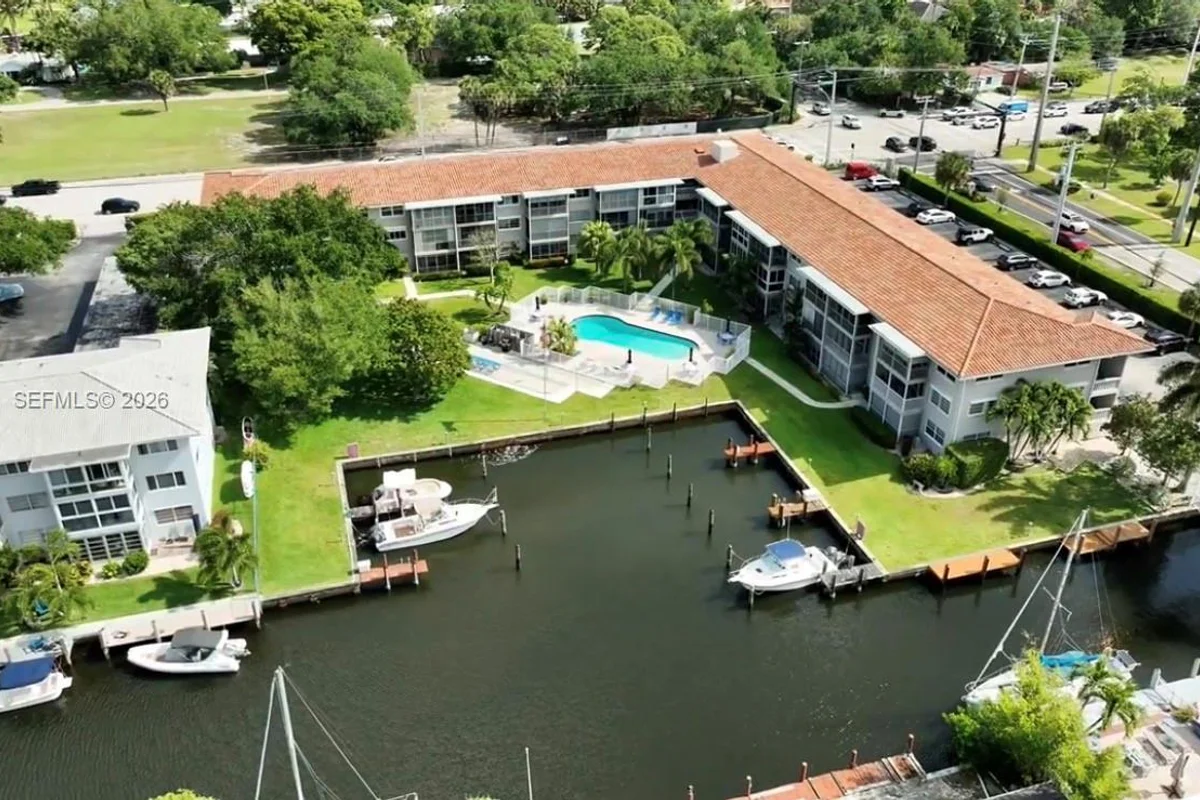 900 SW 12th St #110, Fort Lauderdale: photo 1 of 21